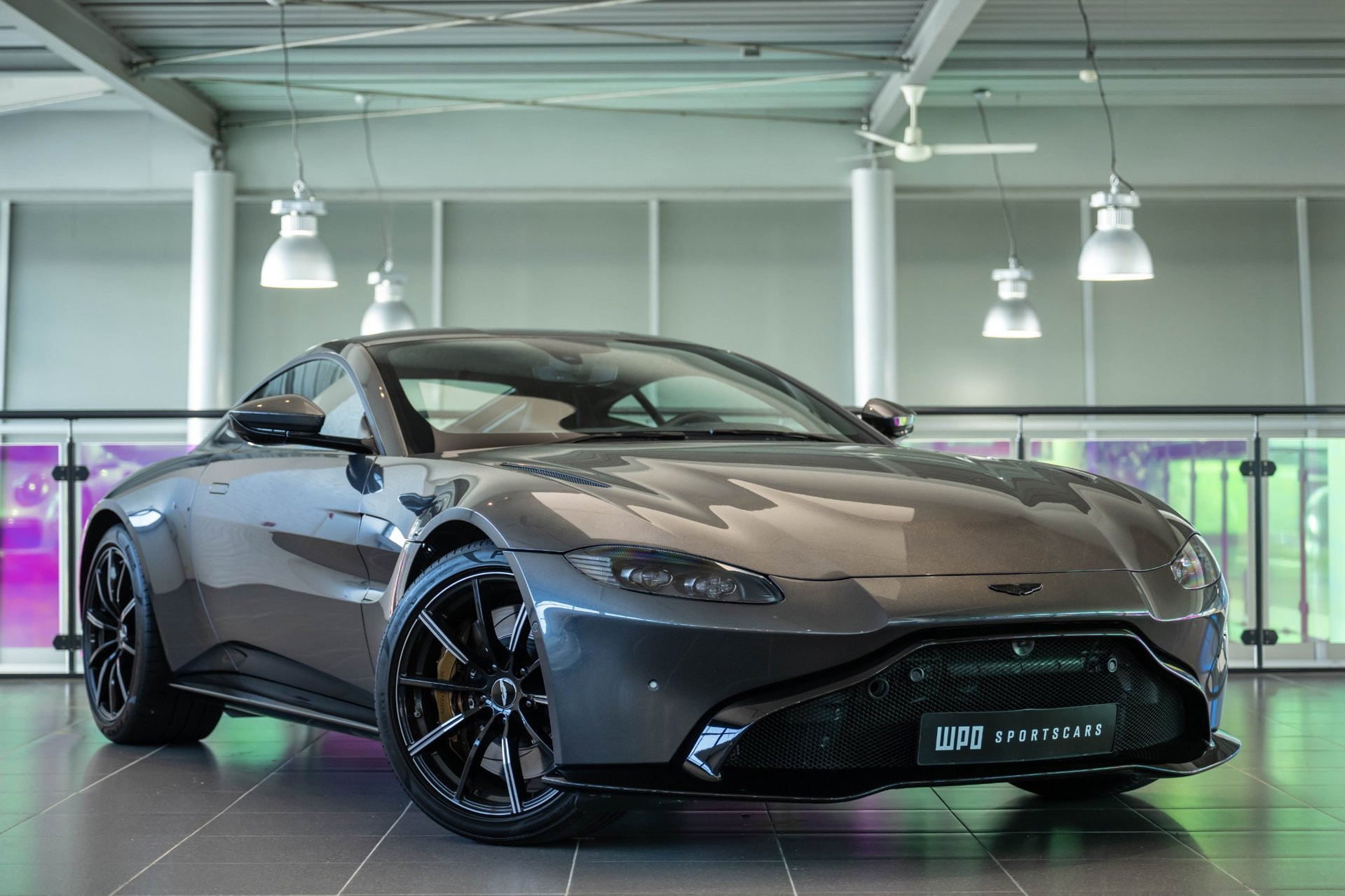 Aston Martin Vantage 4.0 V8